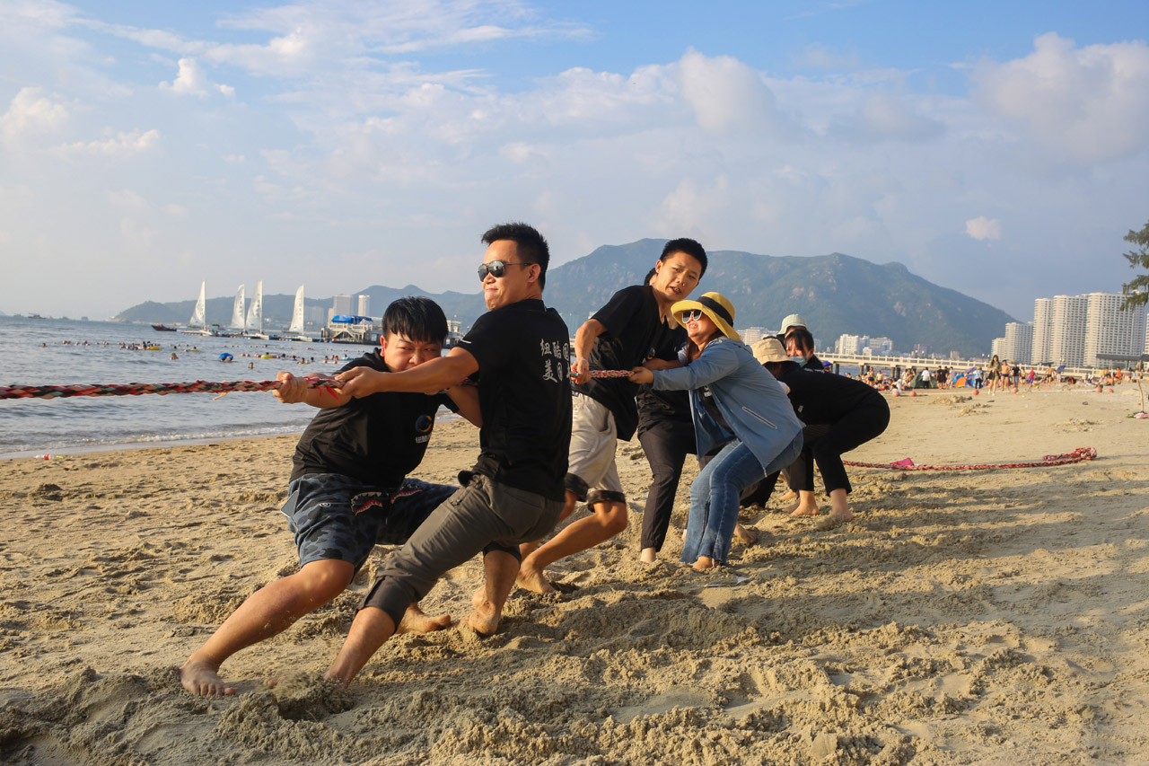 紐酷團(tuán)隊(duì)分組拔河比賽