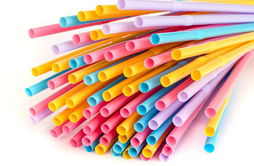 亞馬遜發(fā)布通知提醒，2020年10月1日，英國政府發(fā)布禁令，禁止在英國銷售一次性塑料吸管、棉簽和飲料攪拌器