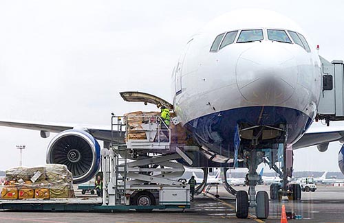 疫情致多家航班取消，導(dǎo)致空運價格暴漲