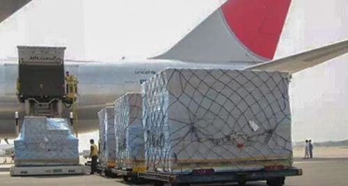 航班到美國機場后，一個工作日拆板提貨，一個工作日派送入倉